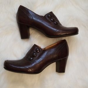 Women nurture heels.